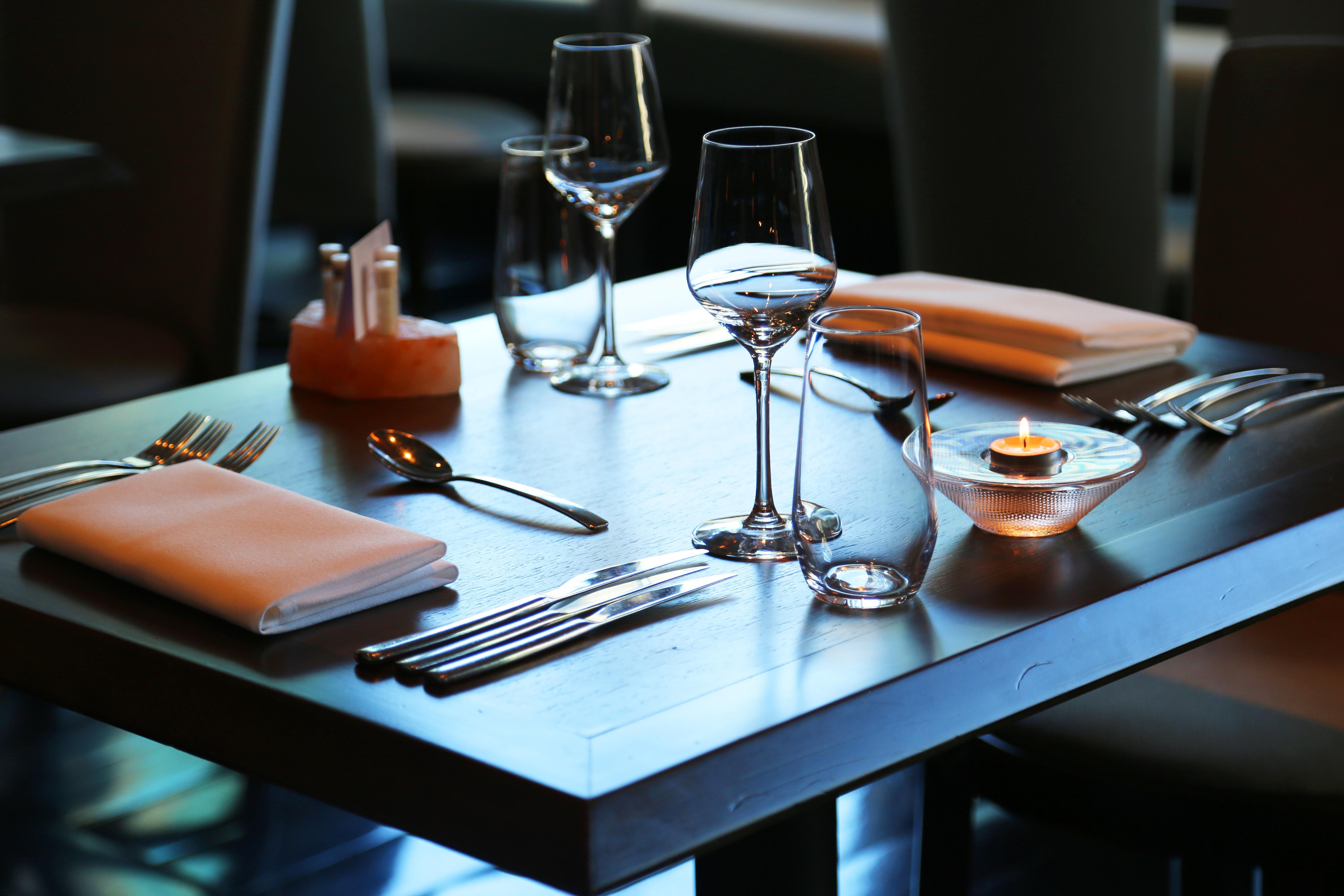 Swissotel Sydney Esterno foto A table set for fine dining