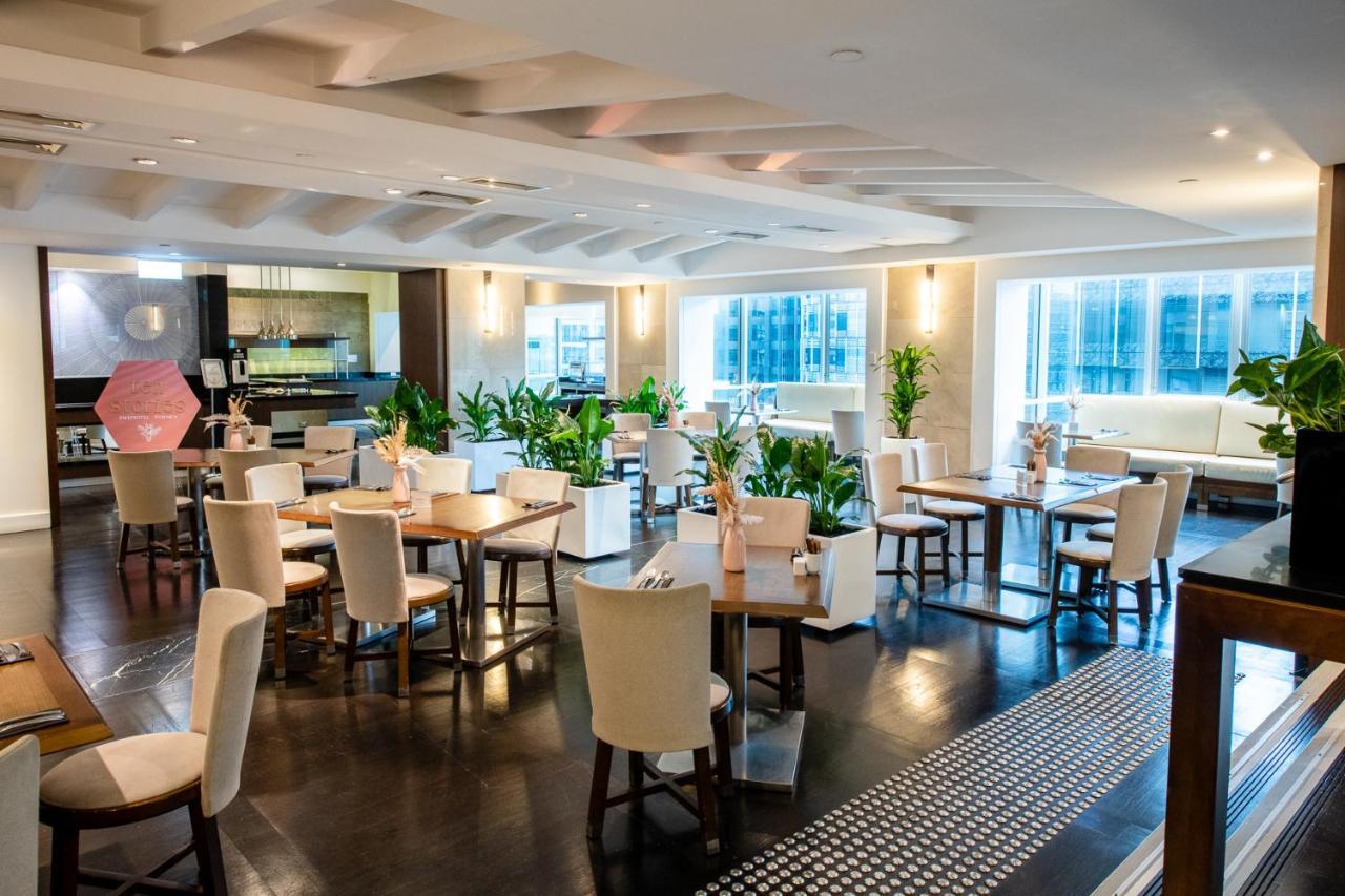 Swissotel Sydney Esterno foto The Club lounge at Hong Kong International Airport